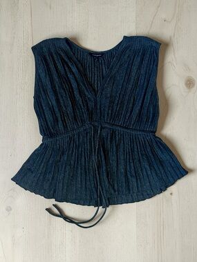 Banana Republic Charcoal Pleated Sleeveless Blouse Empire Waist Size M